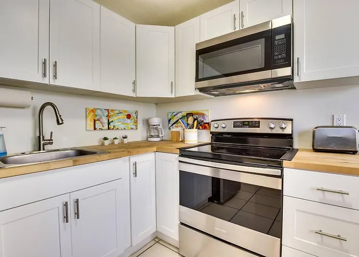 Coconut Cove Mid-Long Term Stays Available Walk To Downtown Trolly To Beaches