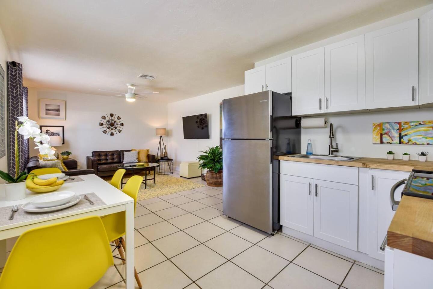 Coconut Cove Mid-long Term Available Walk To Downtown Trolly To Beaches Sarasota